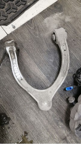 Рычаг передней подвески верхний, правый A2053305601 MERCEDES