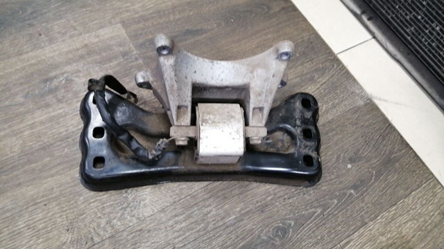 Подушка КПП A2122400818 MERCEDES