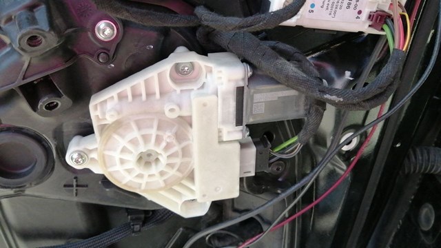 Привод электростеклоподъемника передний A2139069901 MERCEDES