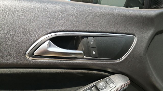 Ручка двери передней внутренняя левая A24676005619051 MERCEDES