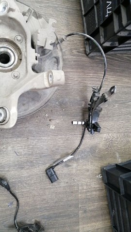 Датчик ABS задний левый A2539052500 MERCEDES