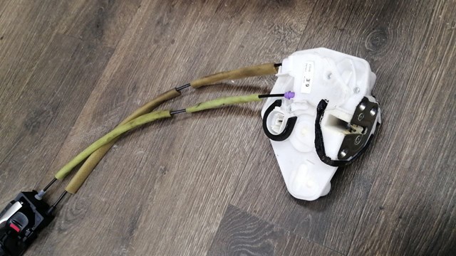 Замок двери водителя BHS259310A MAZDA