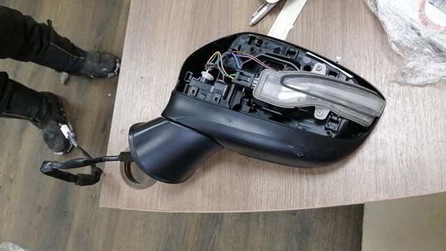 MAZDA D10E69182A Указатель поворота зеркала левый в наличии Запорожье