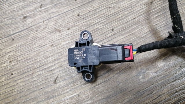 Датчик Эйрбэг передний DA8A57KC0 MAZDA