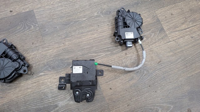 Актуатор замка задней двери DK62404C10AB LAND ROVER