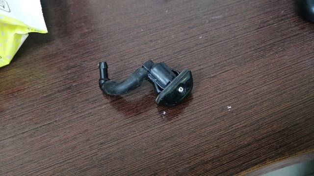 Форсунка омывателя заднего стекла KD3567510 MAZDA
