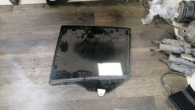 Стекло задней двери, левой KD4773510 MAZDA