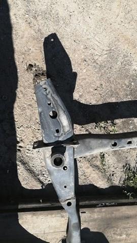 Кронштейн передней балки KDY03488Y MAZDA