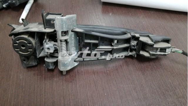 Держатель наружной ручки двери, передней левой LR018296 LAND ROVER
