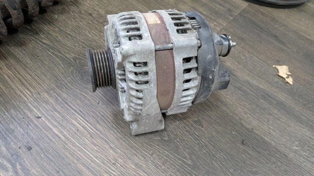 Автомобильный генератор LR022528 LAND ROVER