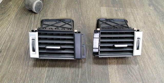 Решетка воздуховода правая LR024289 LAND ROVER