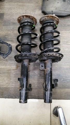 Амортизатор передний левый LR024435 LAND ROVER