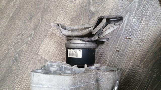 Подушка двигателя LR024729 LAND ROVER