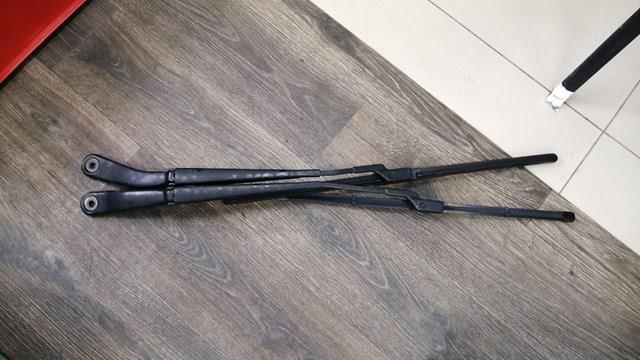 Поводок дворника LR025116 LAND ROVER