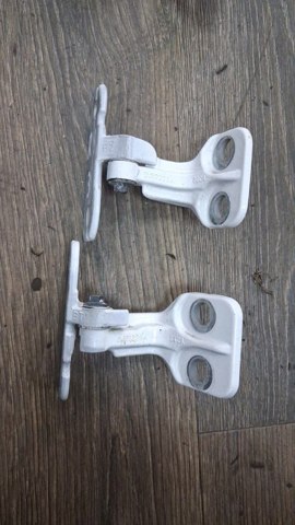 Завеса двери передней правой LR027583 LAND ROVER