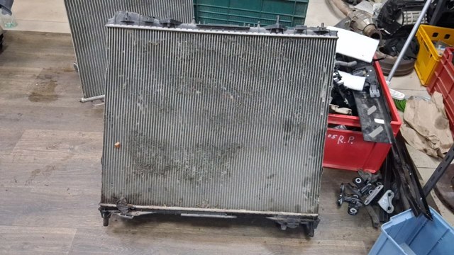 Радиатор охлаждения двигателя LR034553 LAND ROVER