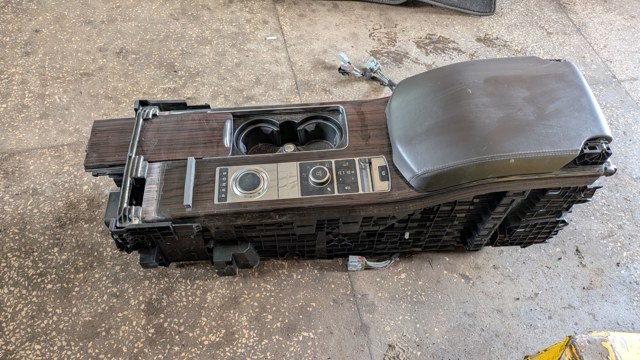 Выключатель контроля положения ручного тормоза LR034827 LAND ROVER