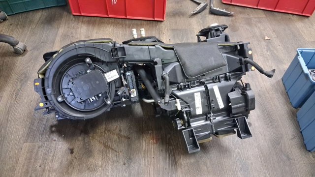 LAND ROVER LR036381 Электроподогреватель воздуха системы отопления салона в наличии Украина