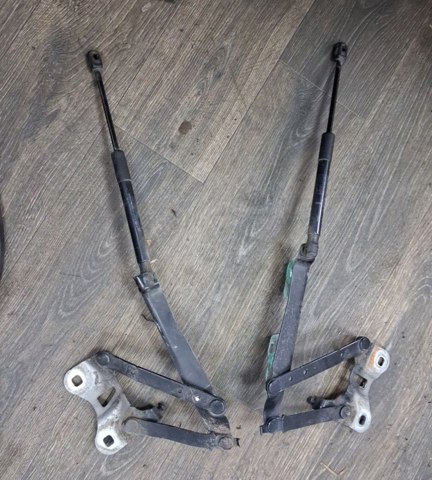 Завес капота, правый LR036583 LAND ROVER