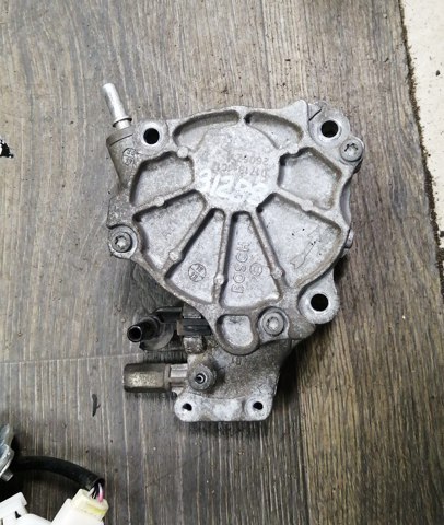 Вакуумный насос LR037627 LAND ROVER