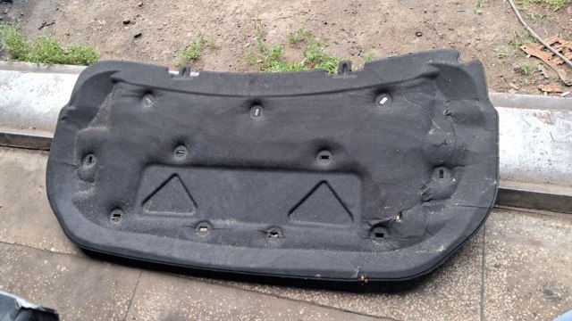 Шумка капота LR037857 LAND ROVER