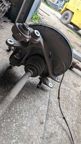 Цапфа поворотная правая LR038550 LAND ROVER