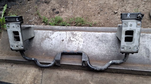 Балка под радиатор нижняя LR038572 LAND ROVER