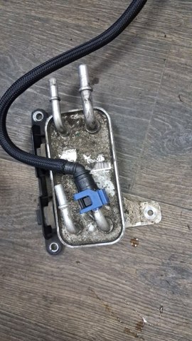 Теплообменик охлаждения топлива LR038811 LAND ROVER