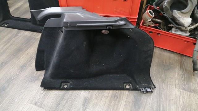Облицовка багажного отсека, правая LR041472 LAND ROVER