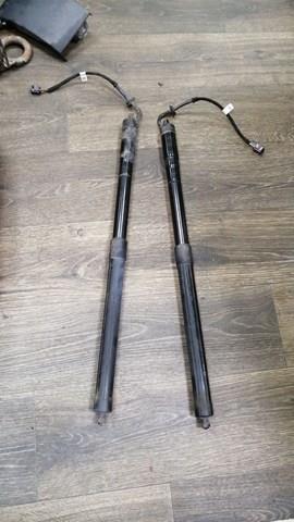 Амортизатор двери багажника LR051452 LAND ROVER
