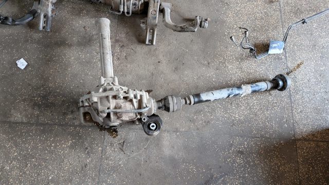 LR057620 LAND ROVER Кардан передний купить в Кривой Рог