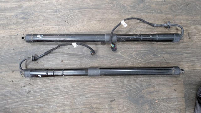 Газовый упор багажника LR058305 LAND ROVER