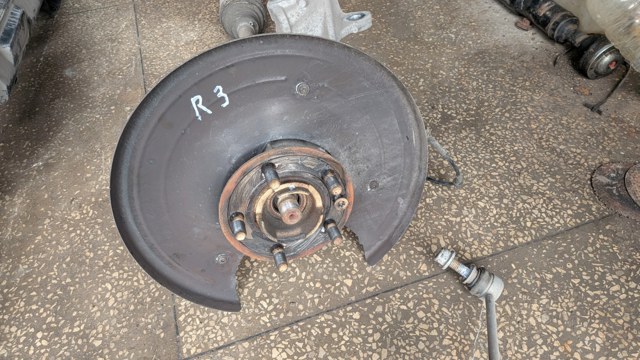 Кожух тормозного диска заднего правый LR062312 LAND ROVER