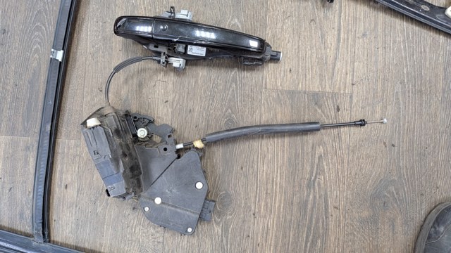 Внутренний дверной замок LR064791 LAND ROVER