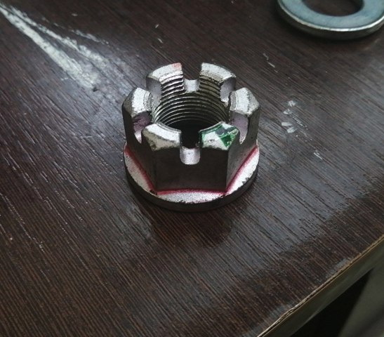Гайка полуоси передней MN103380 MITSUBISHI