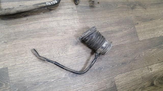 Патрубок воздушный, выход воздушного фильтра PY0113221 MAZDA