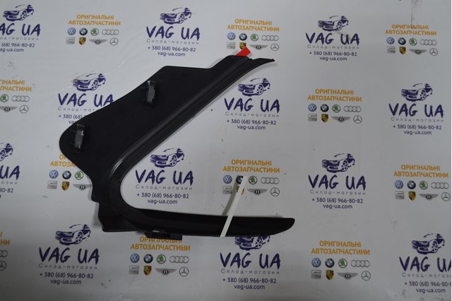 4KE821204 Уплотнитель фары правой купить Киев