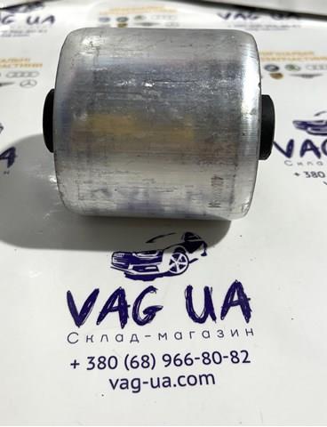 Сайлентблок нижнего рычага передней подвески 4M0407183B VAG