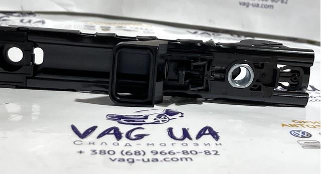 Регулятор высоты ремня безопасности передний левый 4M0857819A VAG