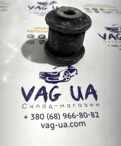 Сайлентблок нижнего рычага передней подвески 5Q0407182 VAG