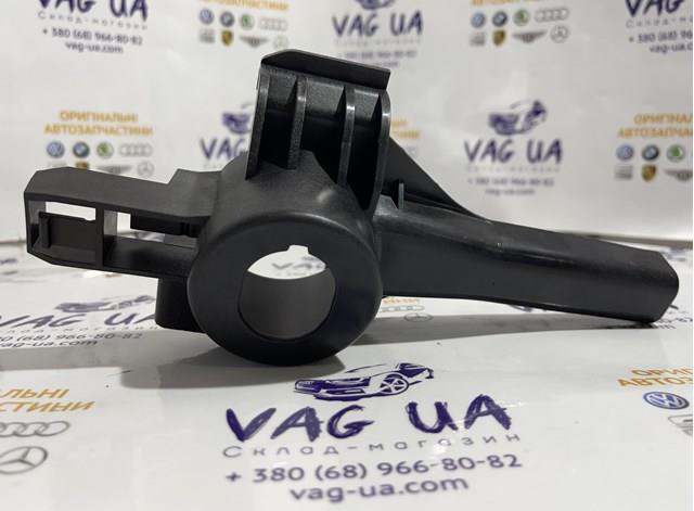 80A805202 VAG кронштейн правый