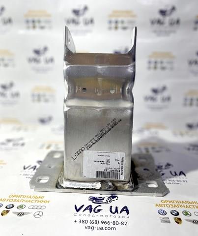 Кронштейн усилителя переднего бампера 8W0807133 VAG