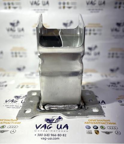 VAG 8W0807133 Кронштейн усилителя переднего бампера в наличии Ровно