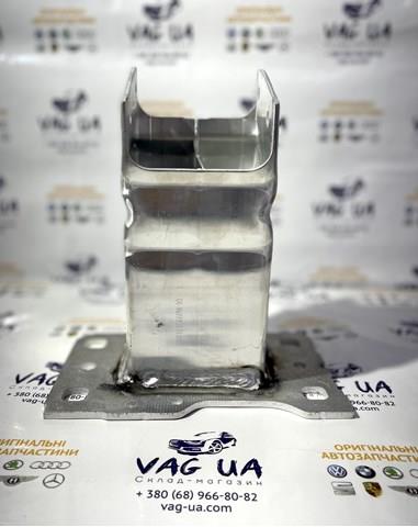 Кронштейн усилителя переднего бампера 8W0807134 VAG