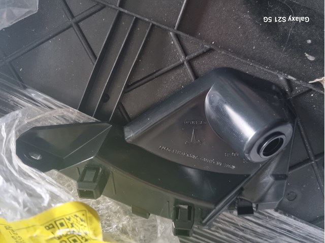 109579400B Tesla Model Кронштейн бампера переднего внешний правый купить в Полтава