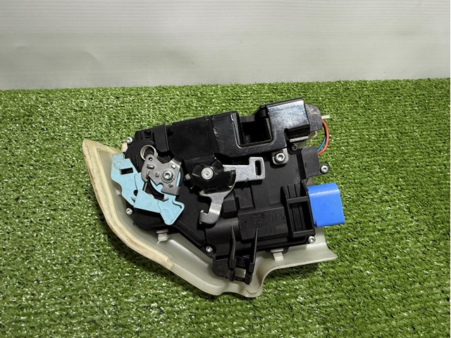 Замок передней пассажирской двери 3D1837016AQ VAG