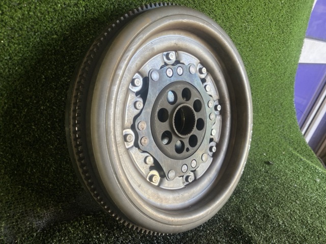 VAG 06J105266D Маховик в наличии Киев