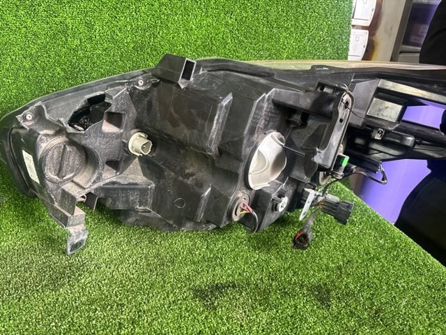 NISSAN 260105AA9A Правая фара в наличии Черновцы