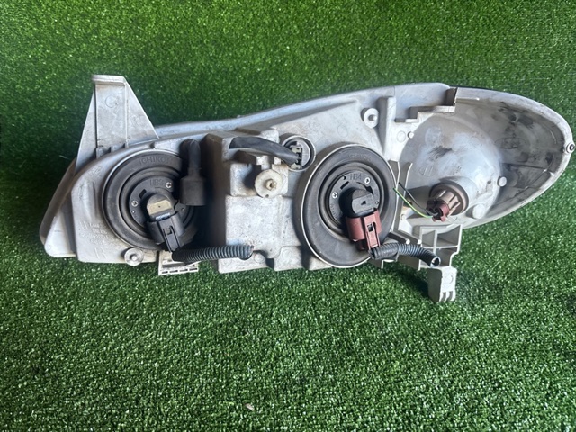 NISSAN 260106Y585 Фара правая в наличии Ужгород