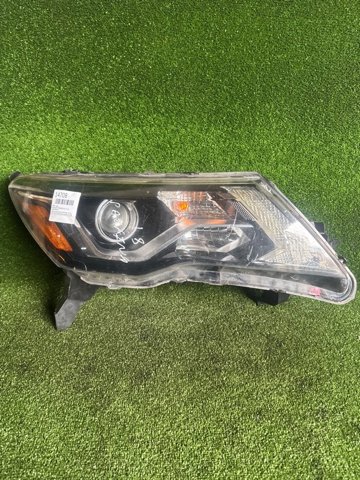 Фара передняя правая 260109PF0A NISSAN